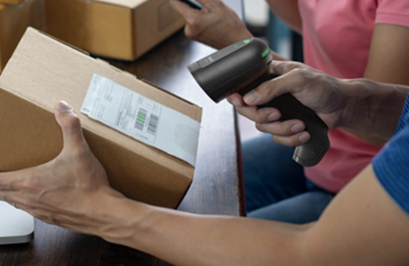 近距離から遠距離までバーコードを読み取るイメージ